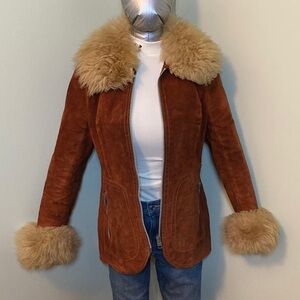 Chic Vintage Suede Jacket with Plush Lamb’s Wool Trim